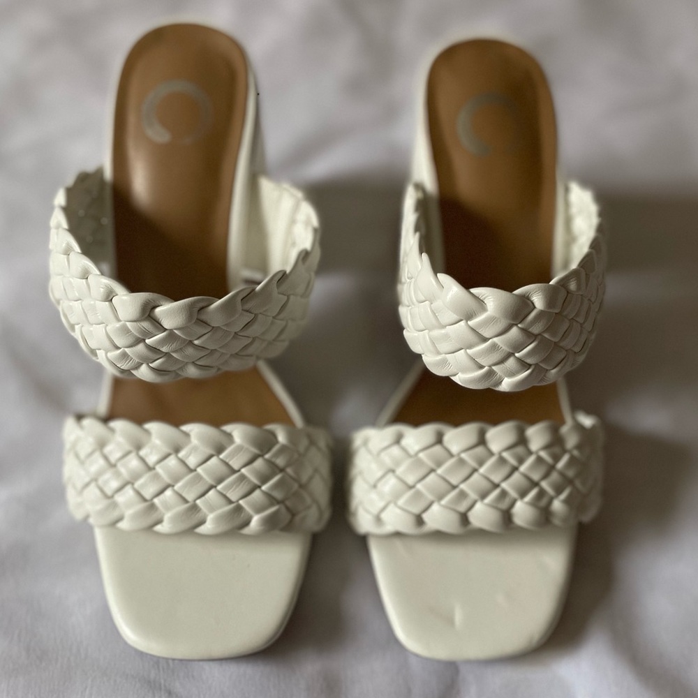 Journee Collection Melissa Sandal - size 8W